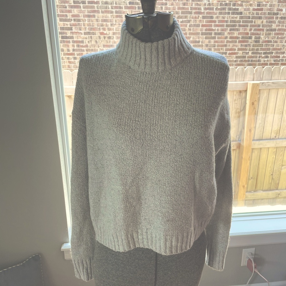 American Eagle Outfitters Sweater